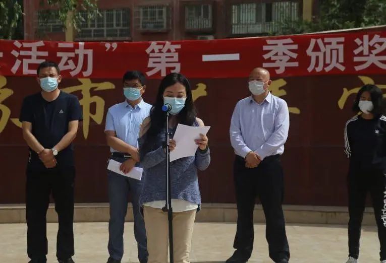 鐤儏闃村奖绗肩僵涓嬬殑瓒崇悆,鐤儏瓒崇悆