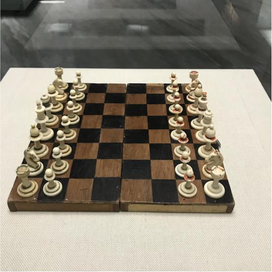 在草原上感受一下骑马的快乐,在草原奔跑是一种享受