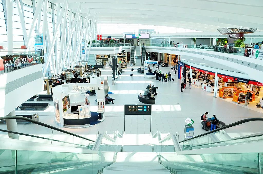 免税店买买买,免税店里国人强势买买买