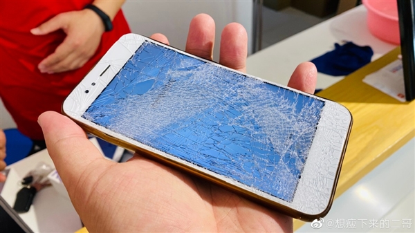 小米5摔弯了后间歇失灵,小米5x摔得稀烂还能修吗