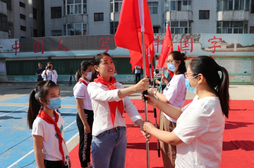 寻乌县实验小学少先队员入队仪式,林州市第一实验小学红领巾入队