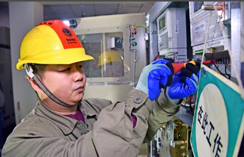 家里总电闸关掉电表数字还在跳,把总闸关掉电表还在闪正常吗