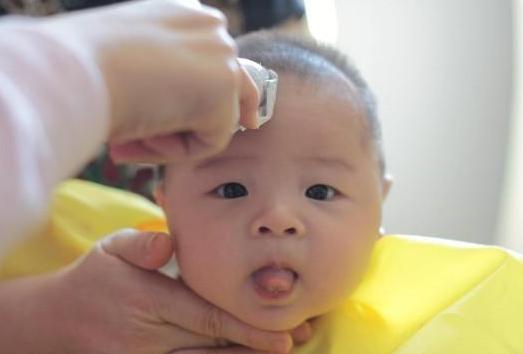 7个错误的育儿谣言父母不要轻信,育儿过程中的危险因素