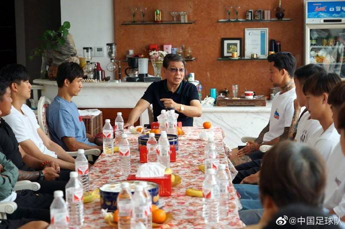 国足主教练看望徐根宝,国足徐根宝孙继海
