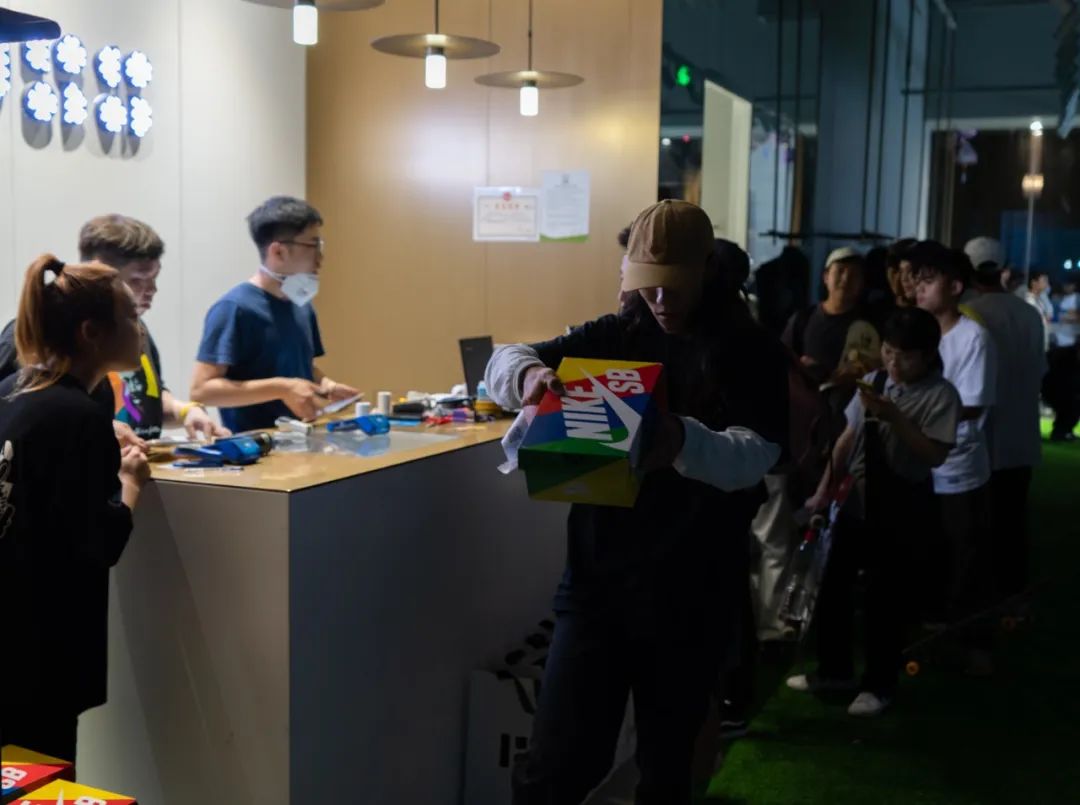 杭州FOSS发售年度理财产品？NikeSBxBenJerry’s合作款为何被炒出天价