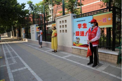 加强校园周边交通安全整治,郑东新区永平路小学