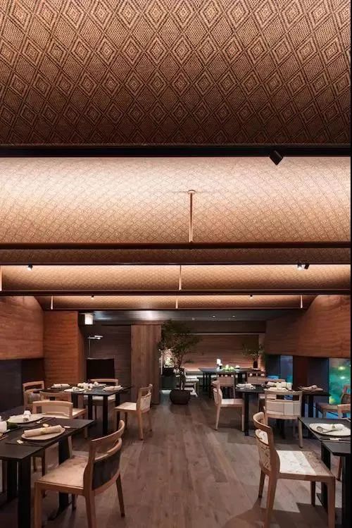 人均1280的餐厅,人均120的砂锅店