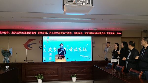 东航“服务明星”莫慧群：25年乘务生涯真心不易