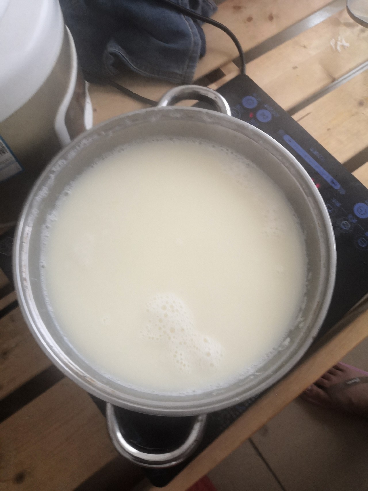 钓鲫鱼饵料经典配方钓友自制,分享一款常用饵料