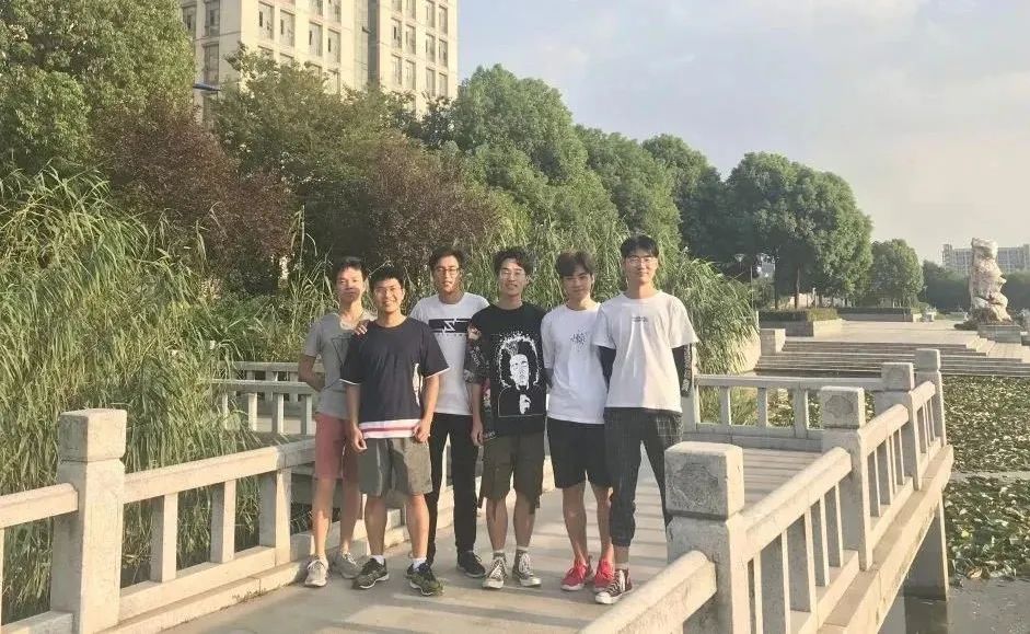 又见学霸,学霸宿舍6人全部上清华北大