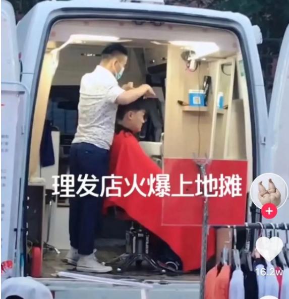 现在摆地摊为什么这么难赚钱,很好奇街上店铺怎么赚钱