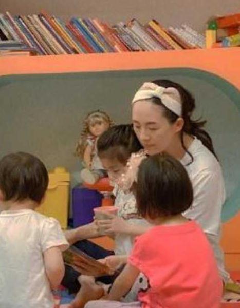 赵丽颖产后现身穿着十分朴素低调,赵丽颖产后复出脸型变化