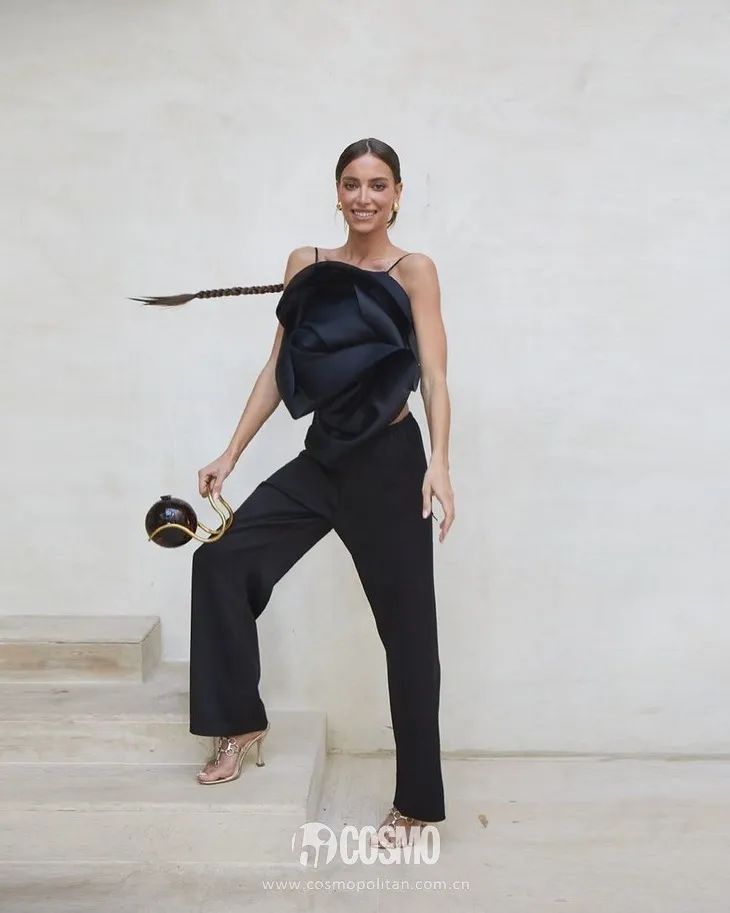 杨采钰度假拎的独家小众包，我可以