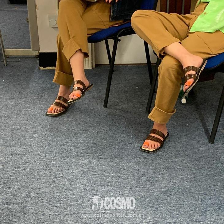 杨采钰度假拎的独家小众包,我可以