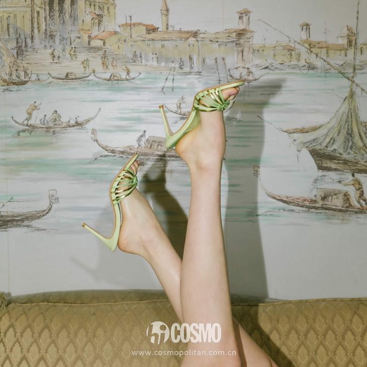 杨采钰度假拎的独家小众包，我可以