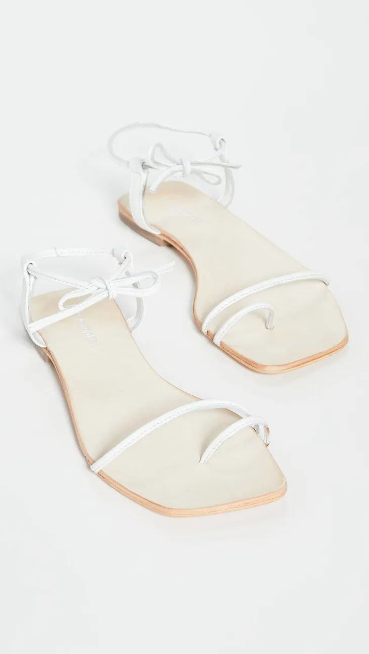 杨采钰度假拎的独家小众包,我可以