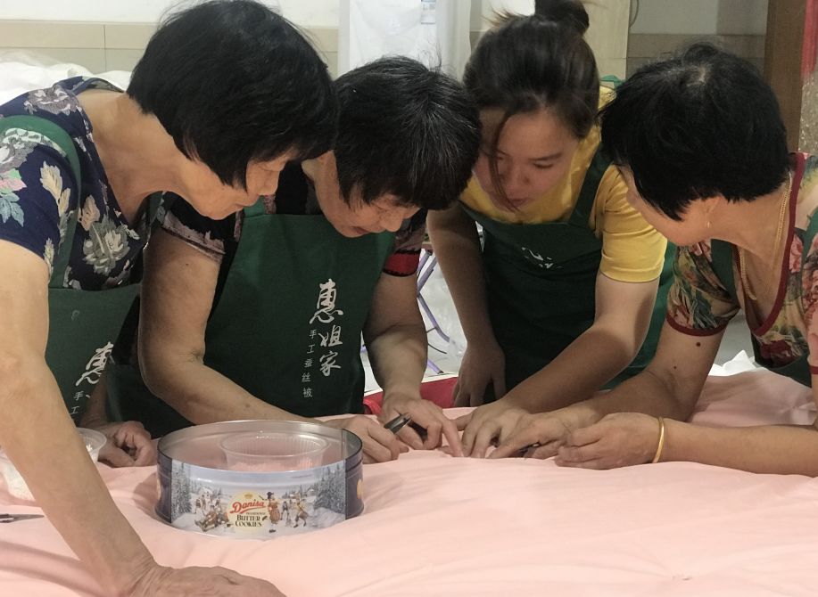 棉花被和蚕丝被到底哪个好,蚕丝被和棉花被哪个好一点