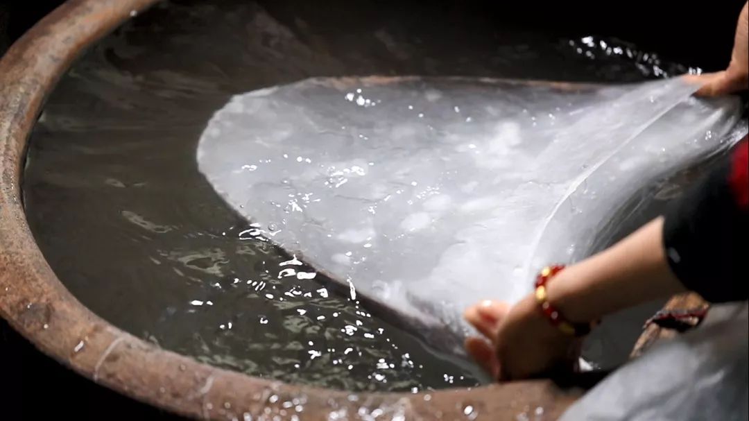 棉花被与蚕丝被哪个好,棉花被跟蚕丝被哪个好