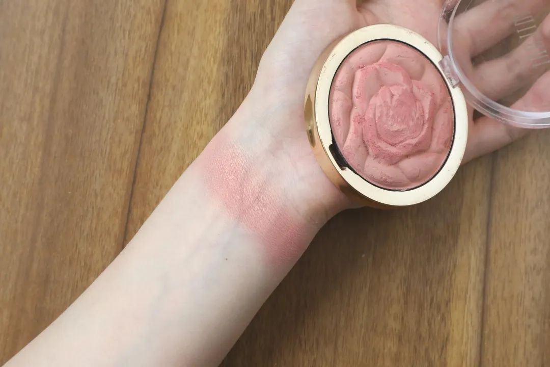 周雨彤泪沟神器,周雨彤的泪沟神器