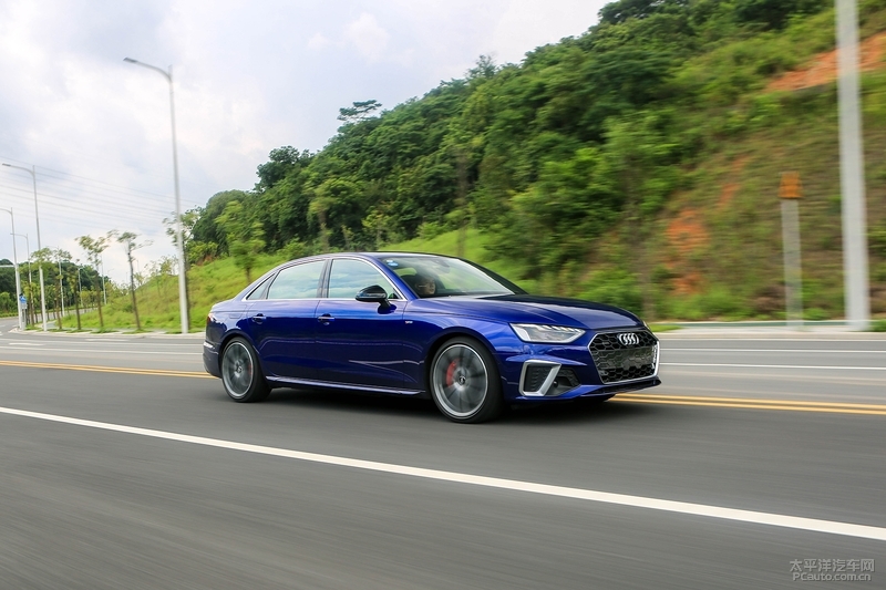 一鸣惊人鉴定,奥迪a4l45tfsi臻选动感型第一视角