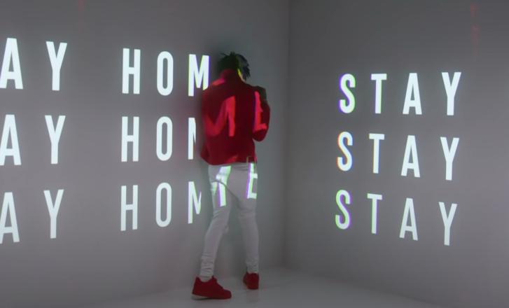 杰伦黑丝绸，TS天价AF1，近期MV中的“私藏热爱”各不相同