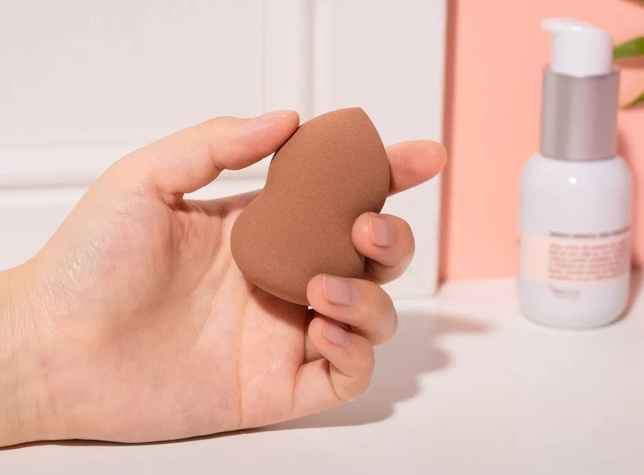 pony使用的底妆,pony化妆从洗脸开始