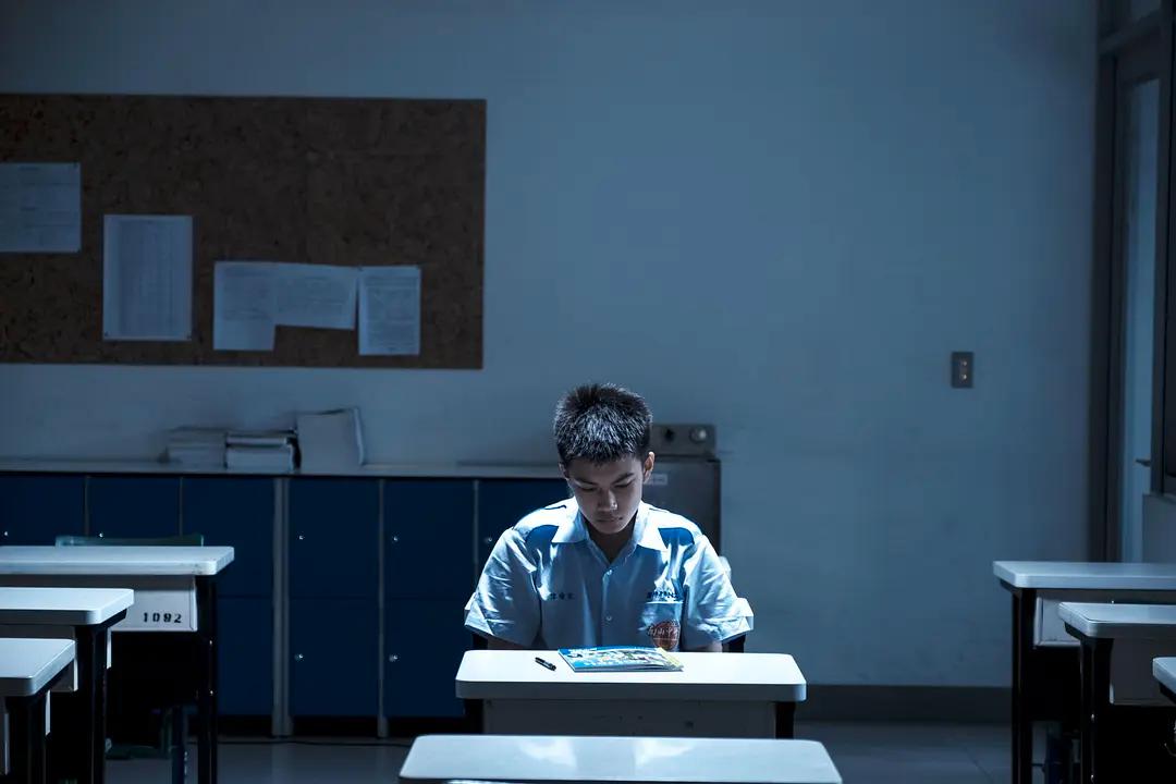 当一个17岁的天才“易性癖”,决定在重庆二外自杀