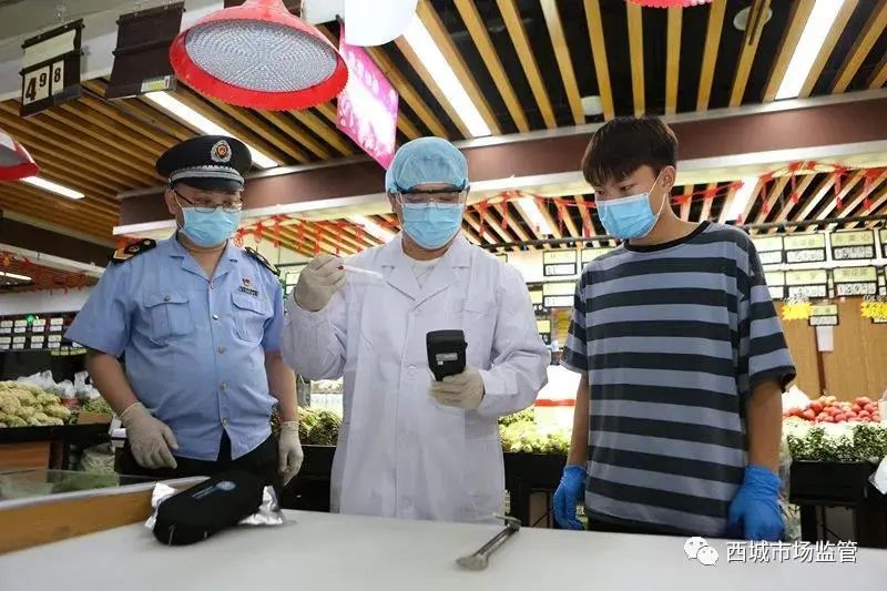 直击！北京战疫一线，市场监管人凌晨五点结束时工作服已经湿透了……