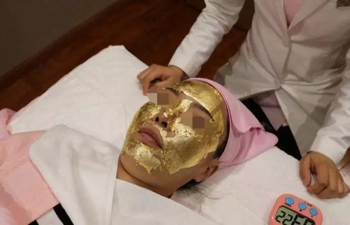 年近70的丈夫为美容疯狂花掉576万,70岁老人为美容疯狂花576万