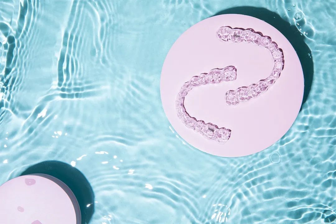 深拔牙齿矫正的潜在风险,隐形牙套的坑