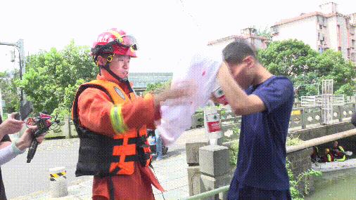 科普如何正确处理溺水事件,生死时速溺水急救误区及科学施救