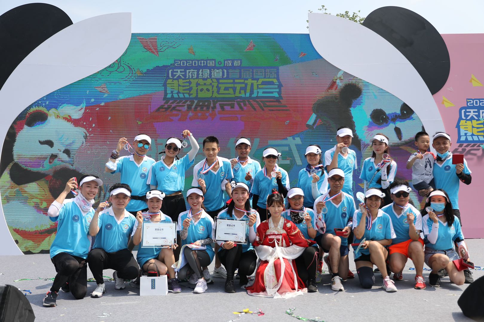 成都熊猫欢欢喜喜,成都大运会开幕式满屏都是熊猫