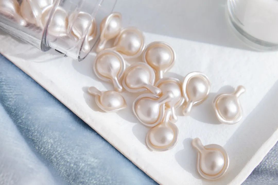 比起「拍一拍」，成年人明明更想要「啵啵」啊