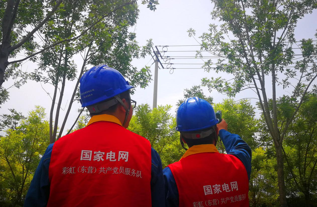 国网应急抢修两支队伍,供电人员紧急抢修