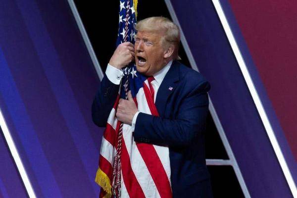 洋媒吐气:为什么应该捍卫美国人当跪族的自由