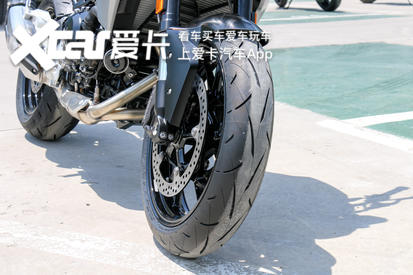 宝马f900r旅行版和运动版怎么选,新款宝马大小眼街车