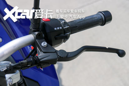 宝马f900r旅行版和运动版怎么选,新款宝马大小眼街车