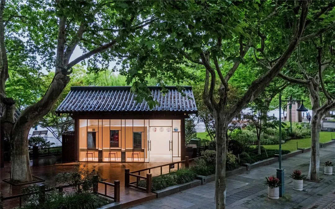 西湖边有汉服体验店吗,西湖旁边的汉服体验馆在哪