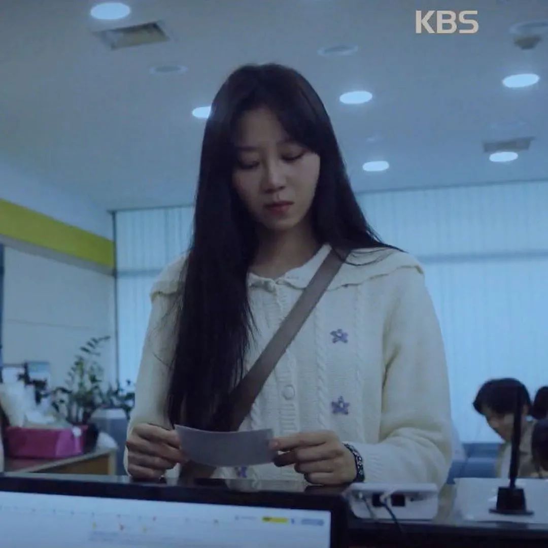 blackpink泫雅摆尾,blackpink全员观看泫雅舞台