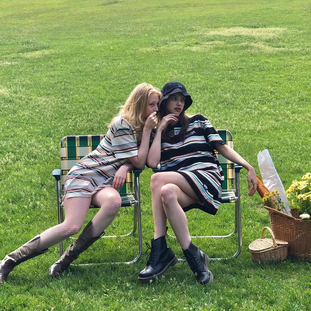 blackpink泫雅摆尾,blackpink全员观看泫雅舞台