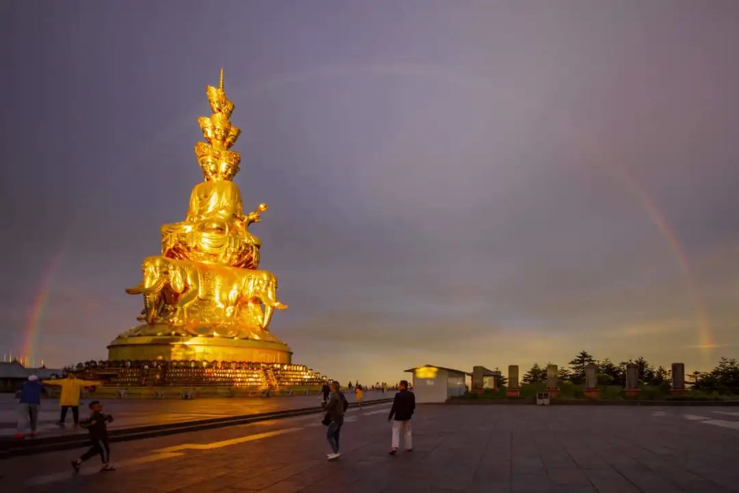 夏日登山看景,夏日峨眉山