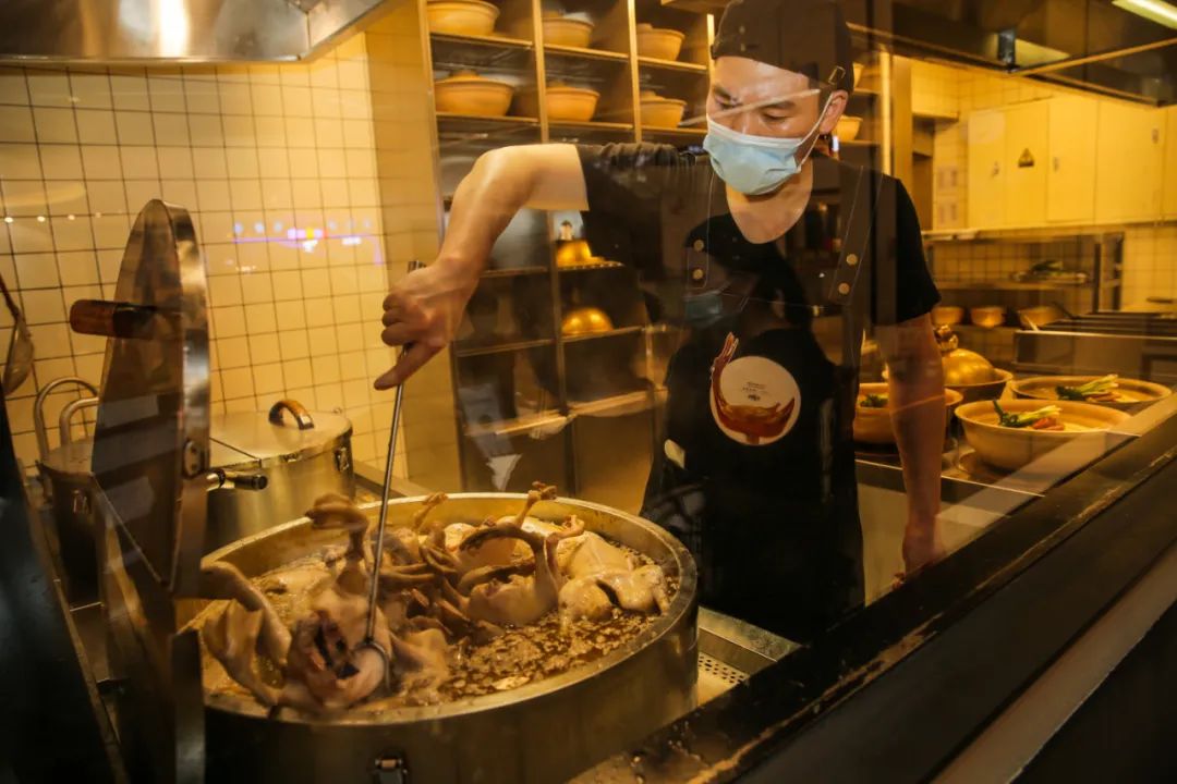 伏天吃鸭！这原汁原味神仙老鸭汤，地道杭州鸭煲味！还能外送到家！赶紧来一碗吧