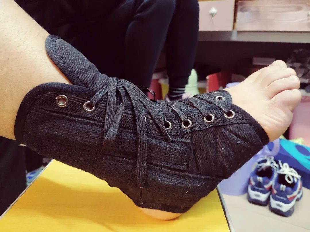 运动医学科崴脚康复训练,运动崴脚冰敷处理后该怎么办