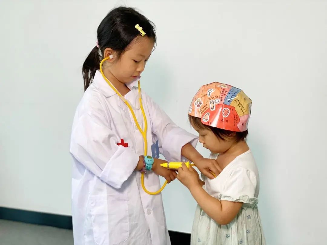 自从入了这个盒子，娃就沉迷于当医生、做手术，完全不理我