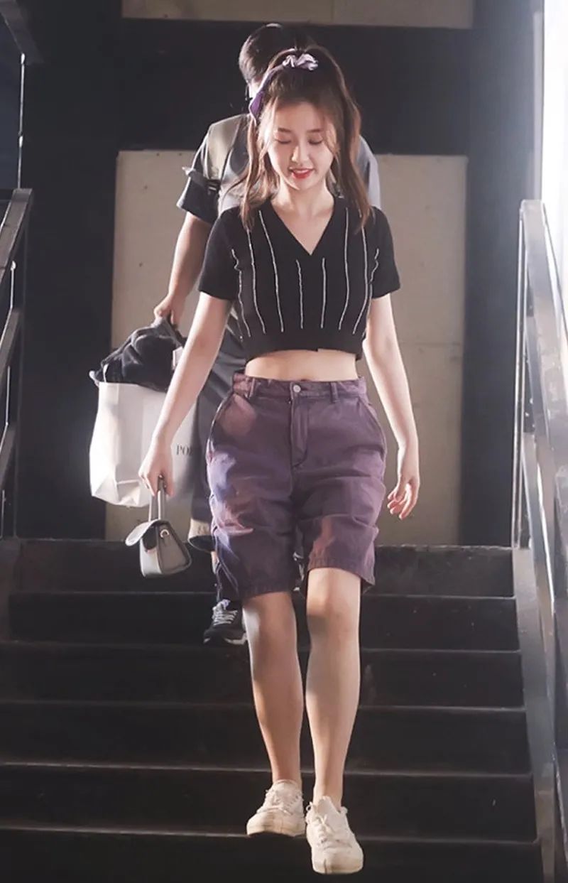 江疏影很有feel的鞋,杨幂的一字鞋子