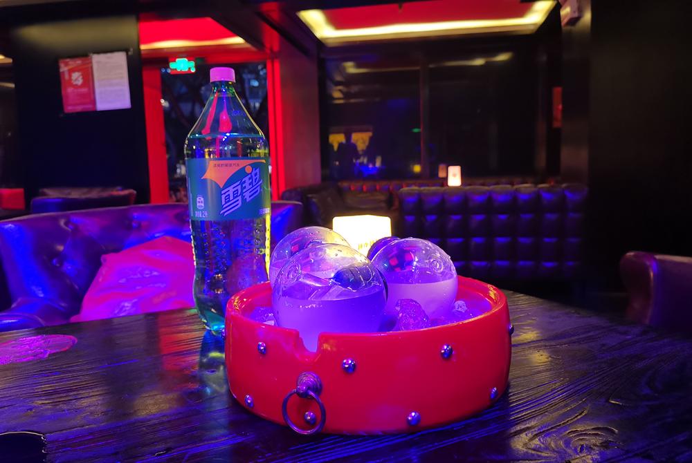 成都的夜，回归了！整个8月，大牌集体跨界酒吧推联名好酒好食，特惠来了→