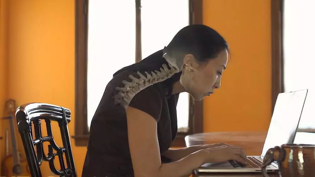 含胸驼背最损气质手把手教你纠正,含胸驼背如何改善提升气质