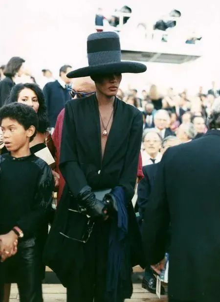 气质出众身材一流的超模时尚大片,超模angelalindvall走秀集锦