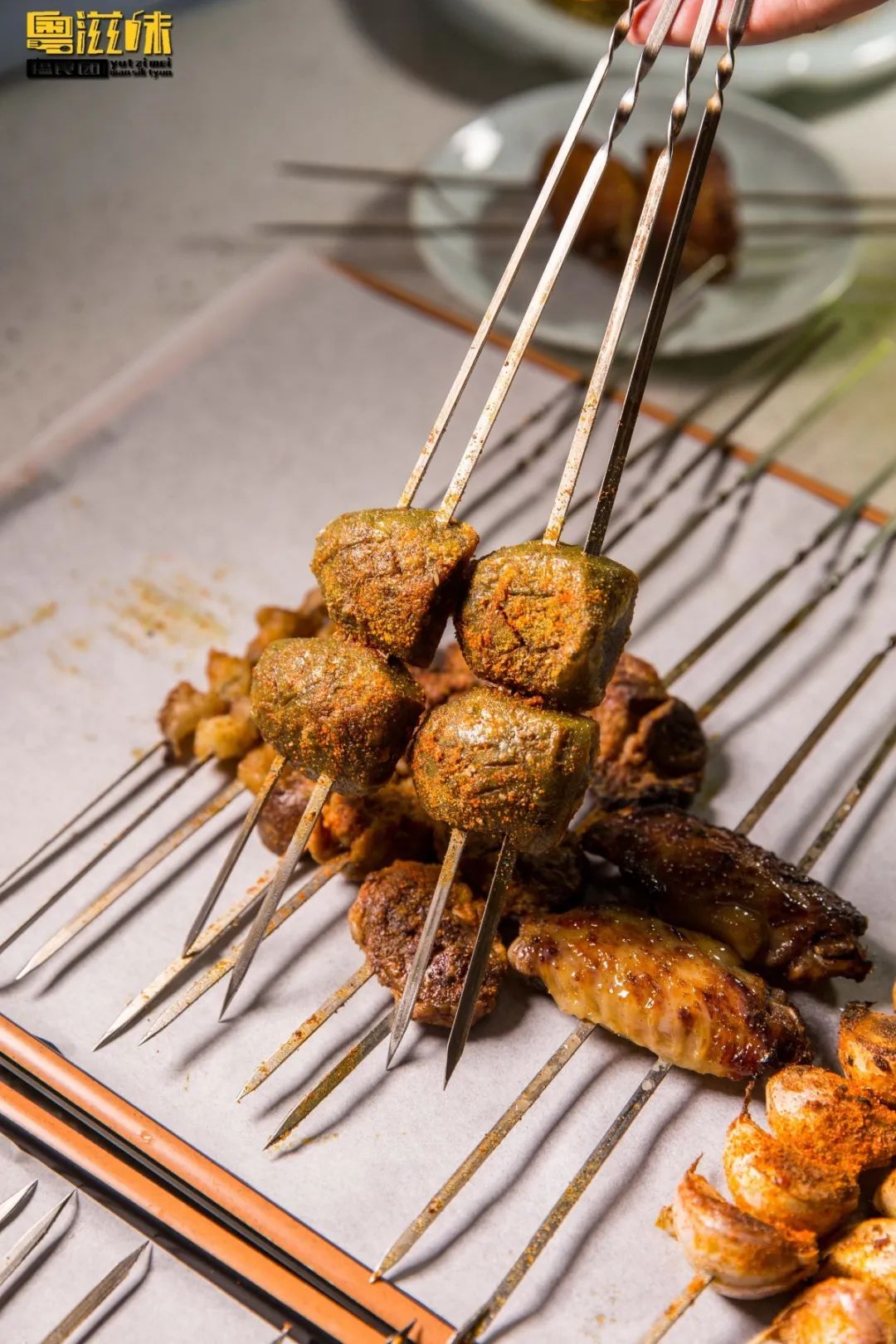 火爆全网的东北烧烤店,东北火的烧烤店