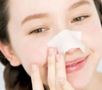 日网疯传超强去黑头「毛孔虐待」组合！3星期去除黑头，超12万点赞获官方认可